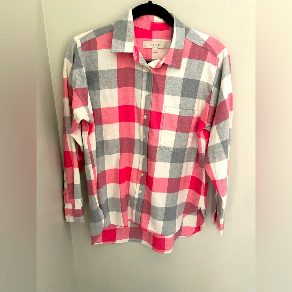 Loft ladies flannel shirt. Soft pink tones. Size XS oversized fit.